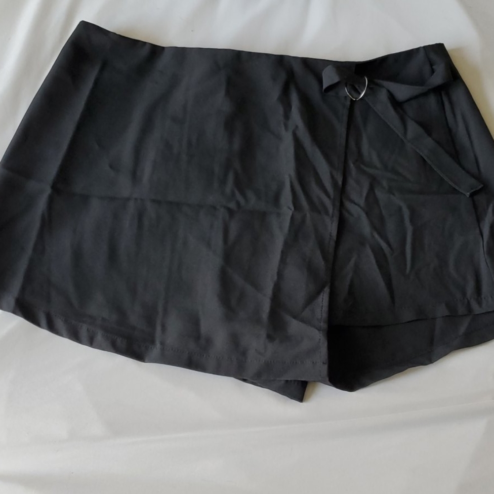SHEIN Zipup Skirted Shorts